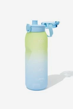 Typo Heavy Lifter 1.5 L Drink Bottle -Cotton On Shop 1684709 06 3 scaled