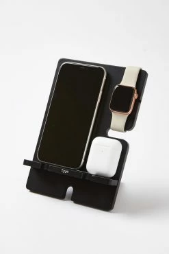 Typo Collapsible Tech Hub