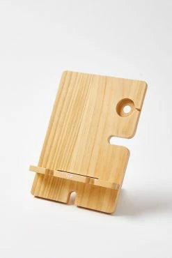 Typo Collapsible Tech Hub -Cotton On Shop 1684999 02 3 scaled