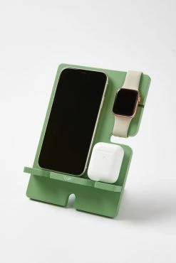 Typo Collapsible Tech Hub